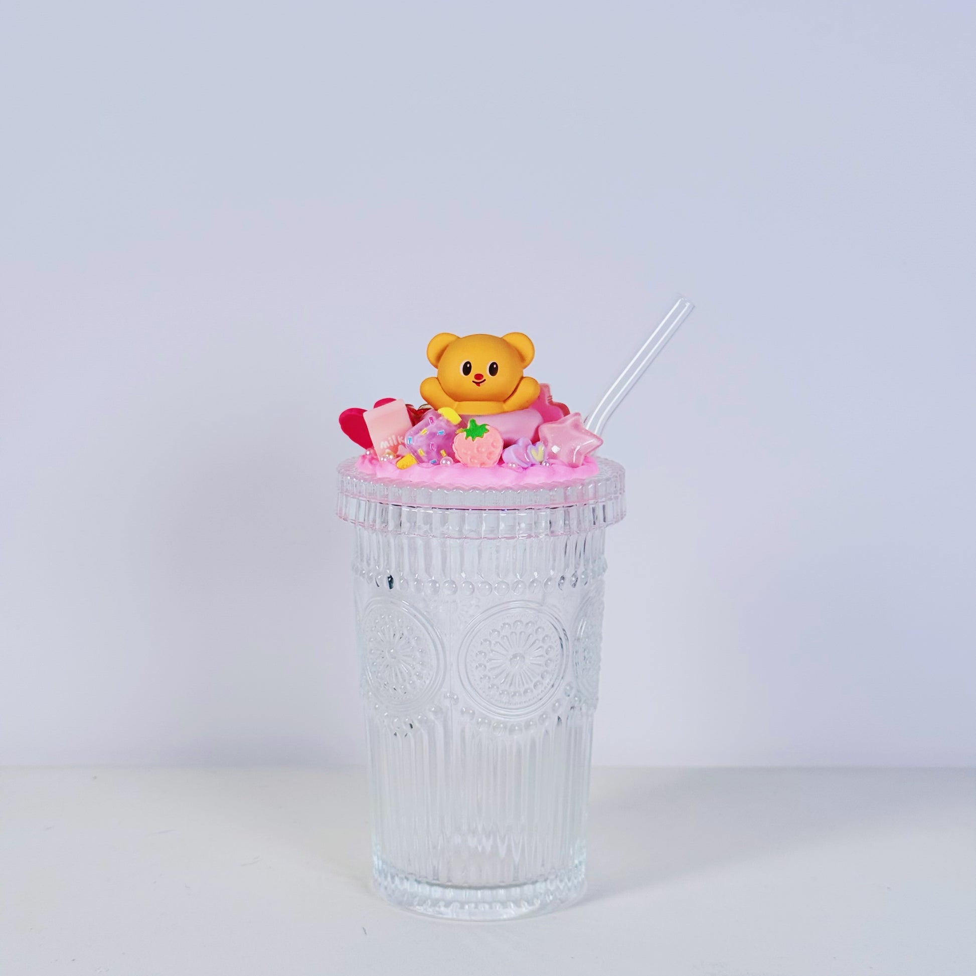🧸 Mini clear glass – decorated with authentic Butter Bear figure