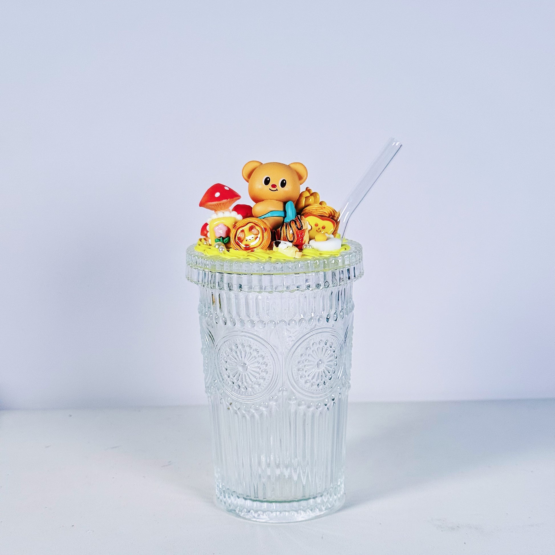 🧸 Mini clear glass – decorated with authentic Butter Bear figure