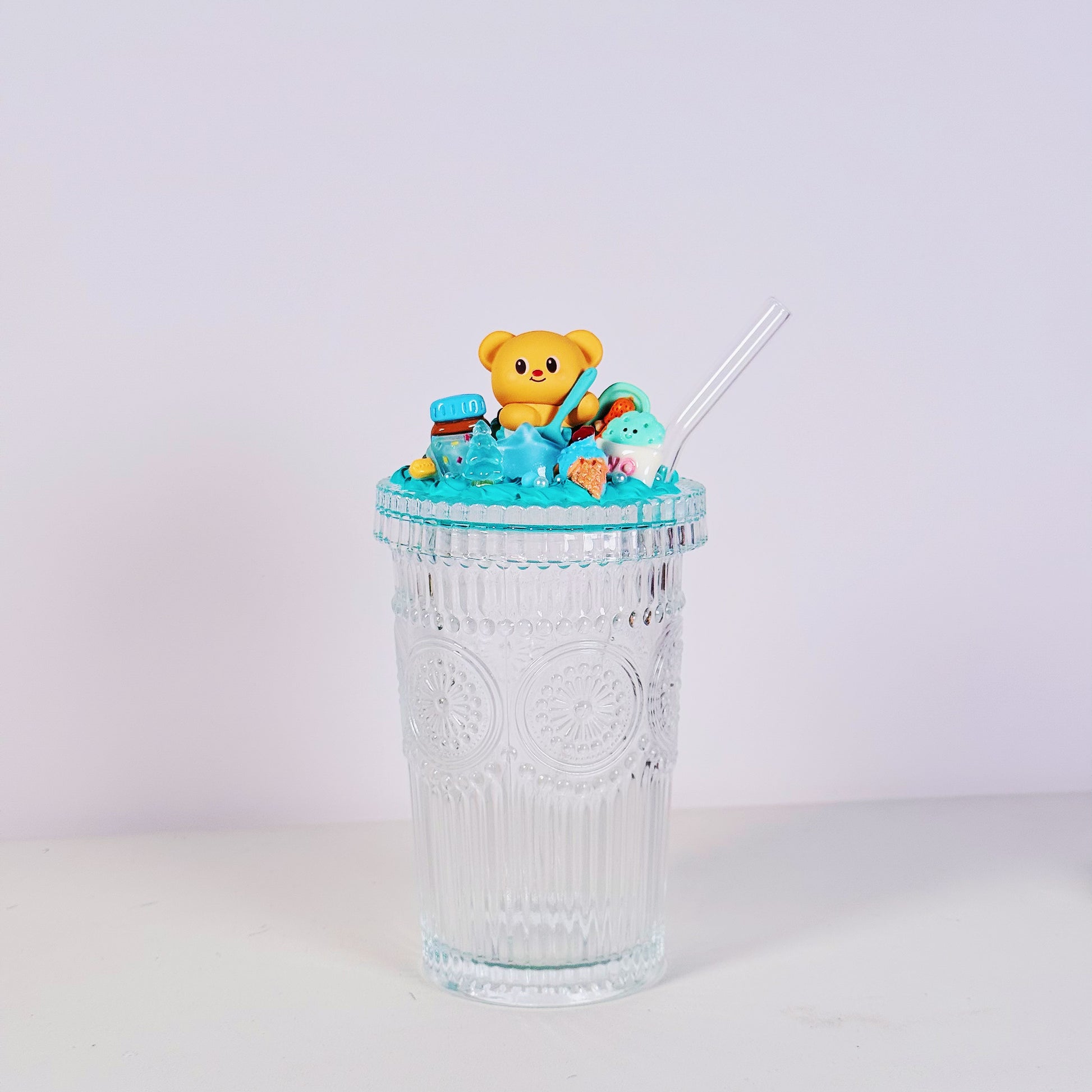 🧸 Mini clear glass – decorated with authentic Butter Bear figure