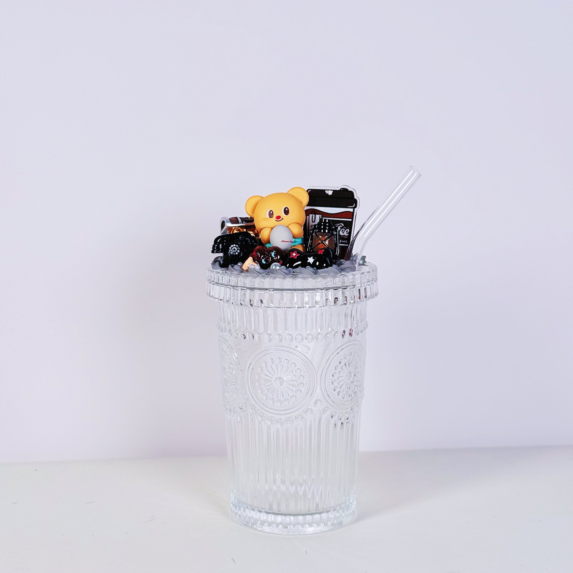 🧸 Mini clear glass – decorated with authentic Butter Bear figure