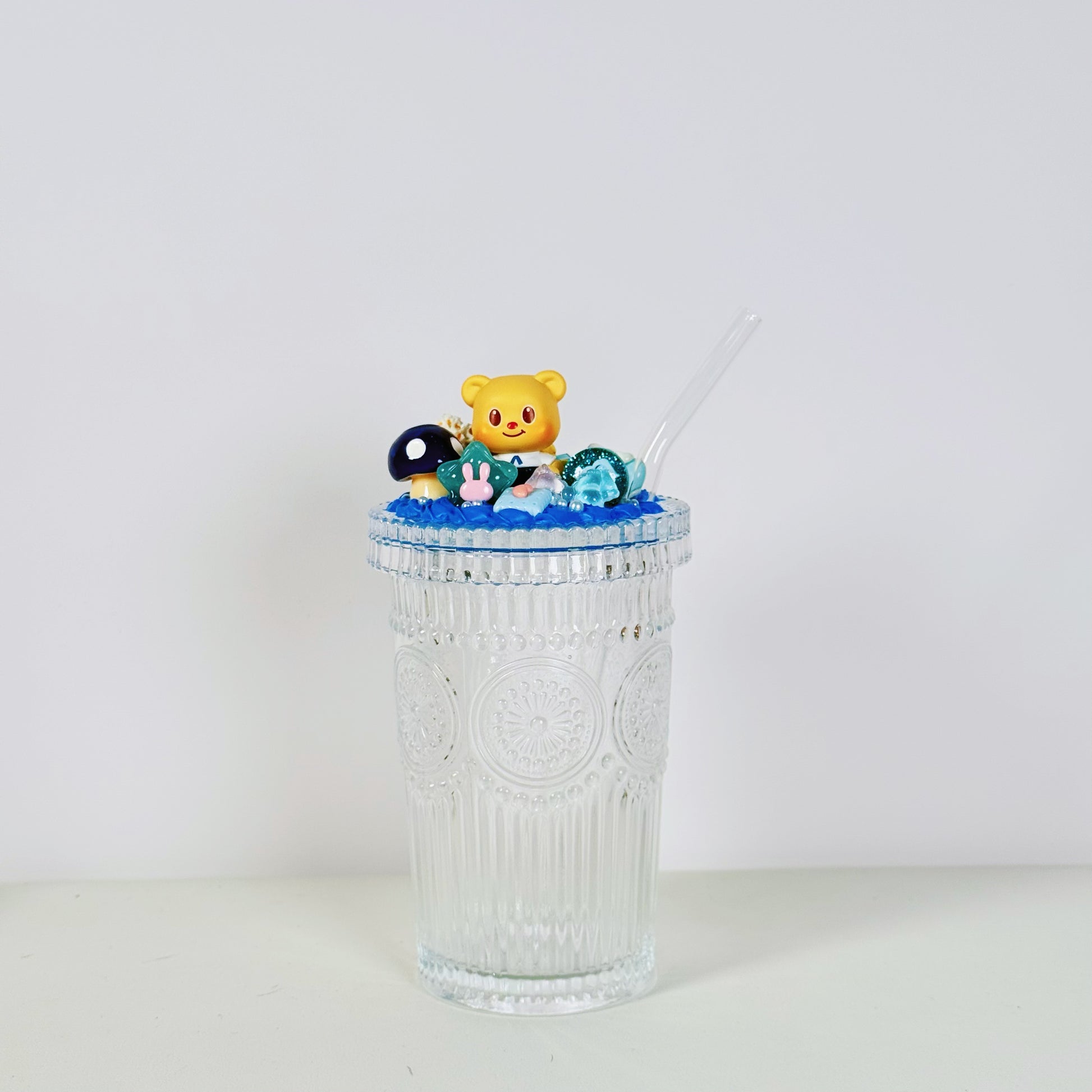 🧸 Mini clear glass – decorated with authentic Butter Bear figure