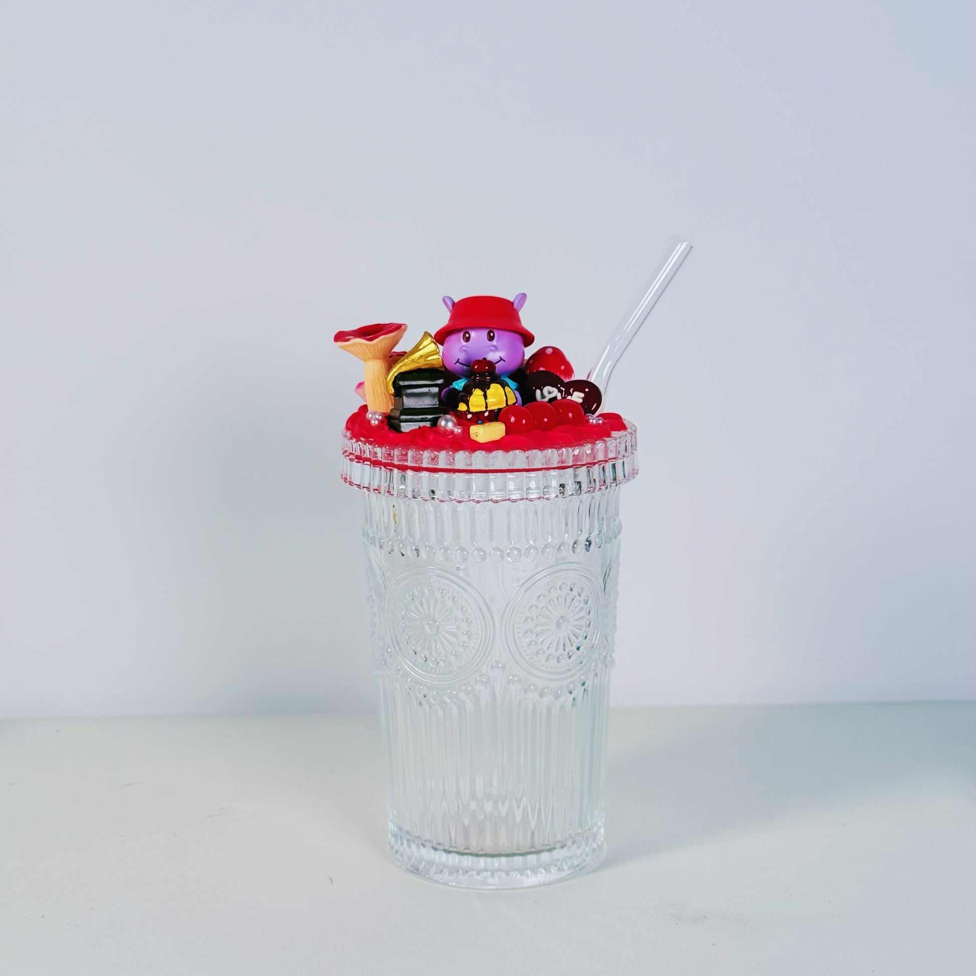 🧸 Mini clear glass – decorated with authentic Butter Bear figure
