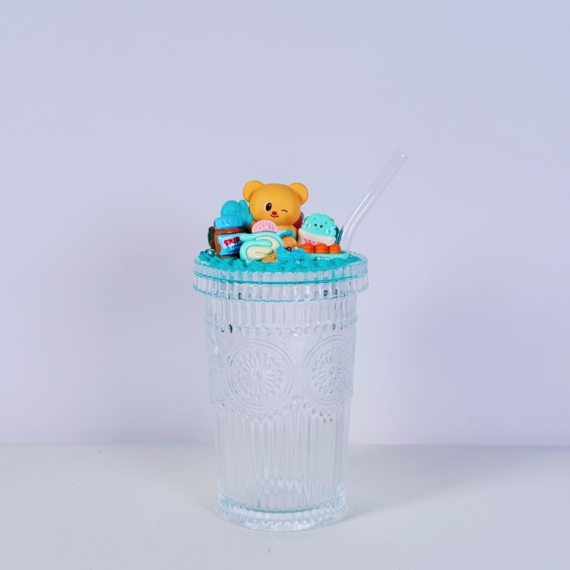 🧸 Mini clear glass – decorated with authentic Butter Bear figure