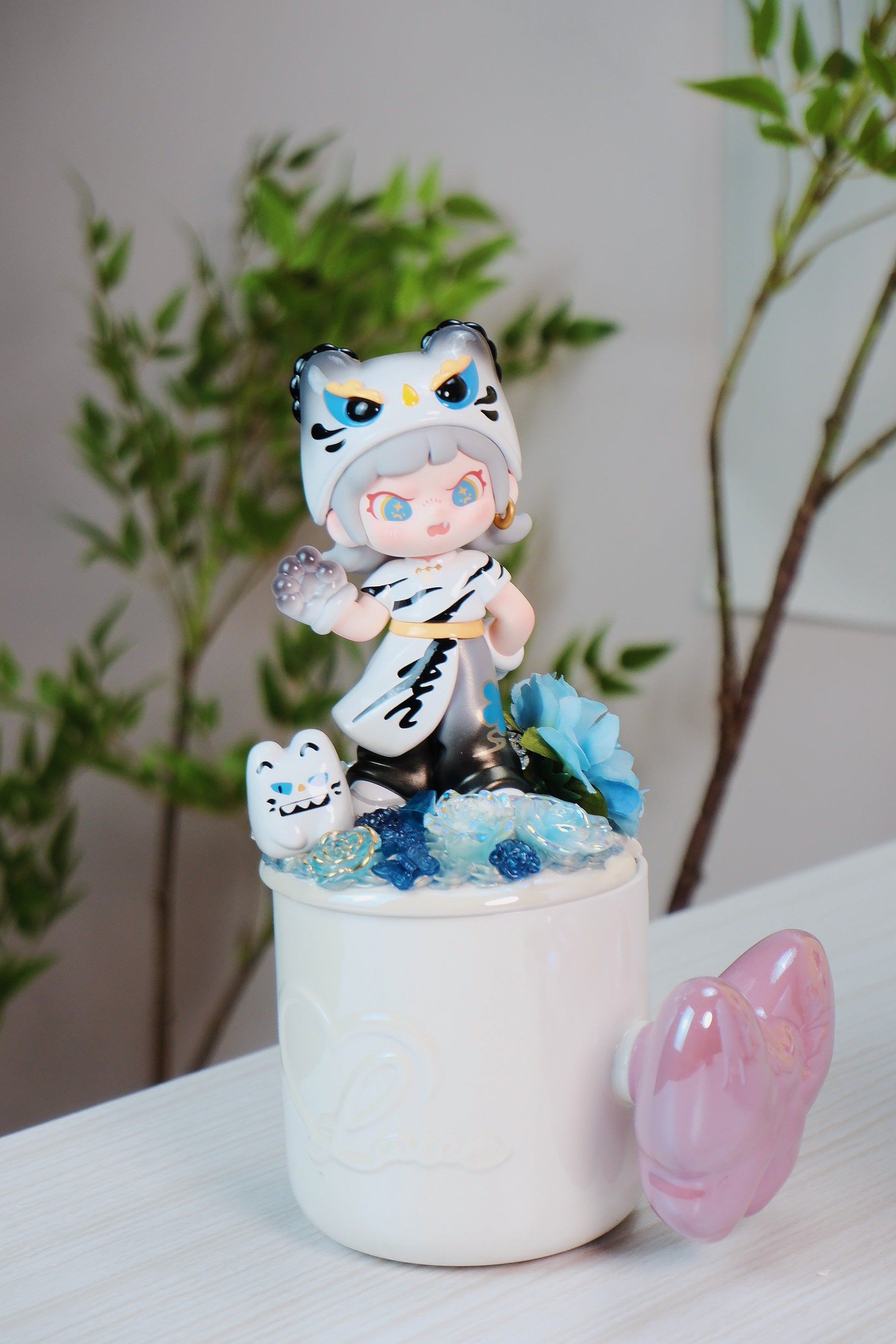 🎀 Bow-Themed Ceramic Cup – Decorated with Authentic Dora Arttoy
